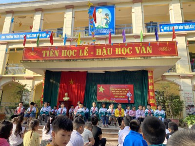 Hưởng ứng Ngày Pháp luật nước công hòa xã hội chủ nghĩa Việt Nam